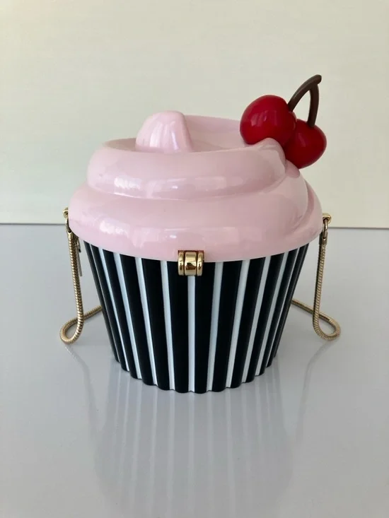 Kate Spade Magnolia Bakery Cupcake Clutch Purse  Novelty Treat Fashion Accessory - Picture 3 of 10